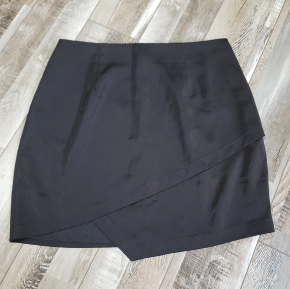 By The Way. Black Satin Mini Skirt Size Medium - Picture 2 of 6